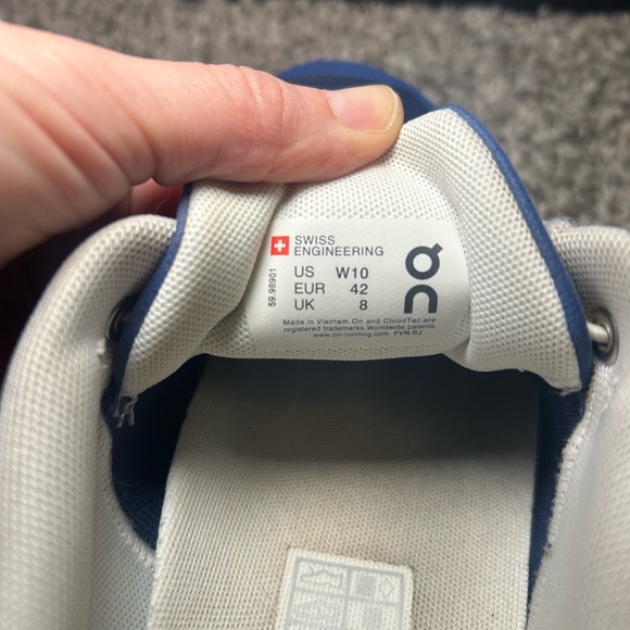 On Cloud 5 Women’s Denim and White Shoes Size 10 - Picture 7 of 10